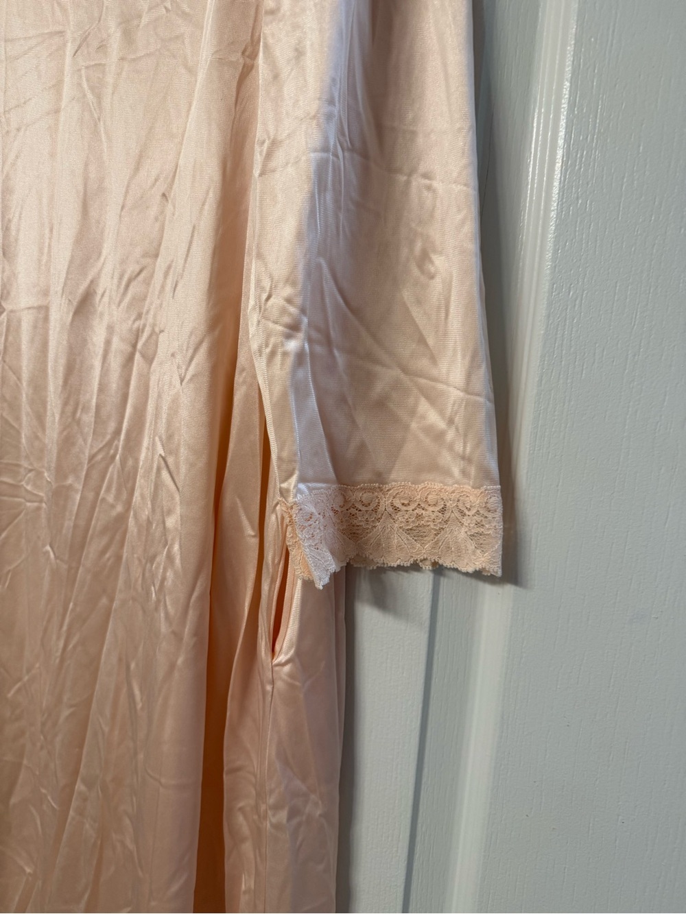 Vintage Vanity Fair Peach Satin Nightgown Robe M Lace Button Front USA Medium - Picture 3 of 5